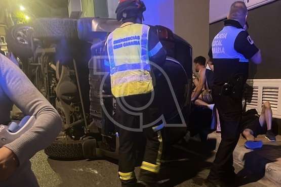 Vuelco de un todoterreno en una calle de Las Medianías de Telde/TA.